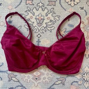Victoria's Secret Body Invisible Lift Bra Perfect Coverage Minimizer 34DDD / 36E